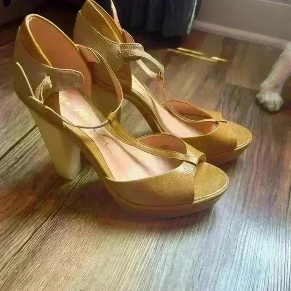 Luisa Barcelos heals. Rubber soles and heels  4.5 inch heel. Never worn. NWOT - Picture 4 of 16